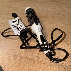 Wavytalk White and Black Hair Styling Brush